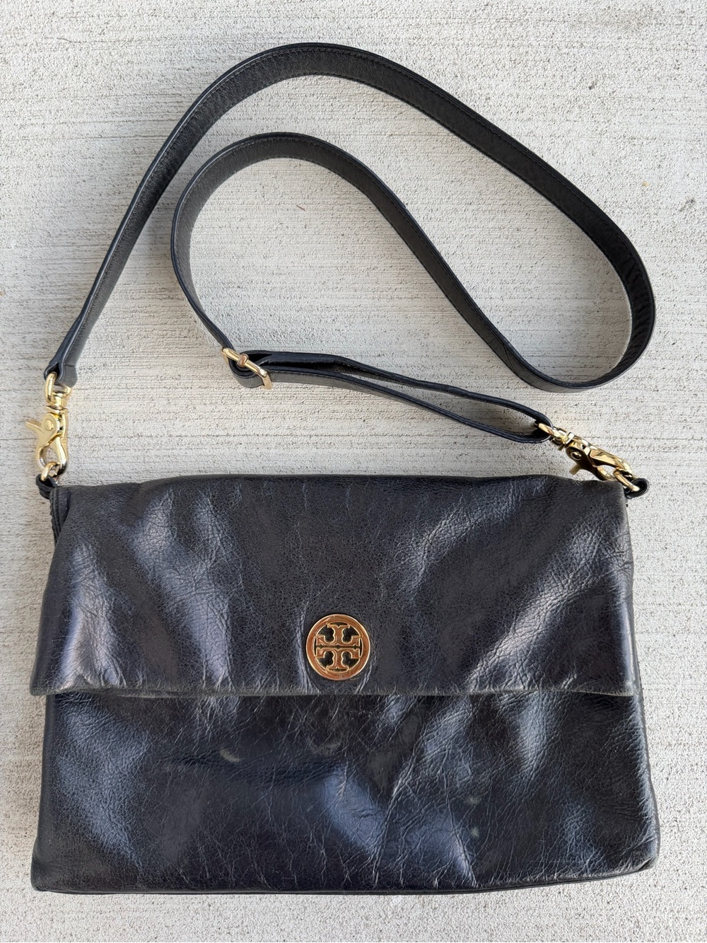 Tory Burch Black Leather Crossbody Bag Logo Medallion Slouchy 12x12 Pre-Owned